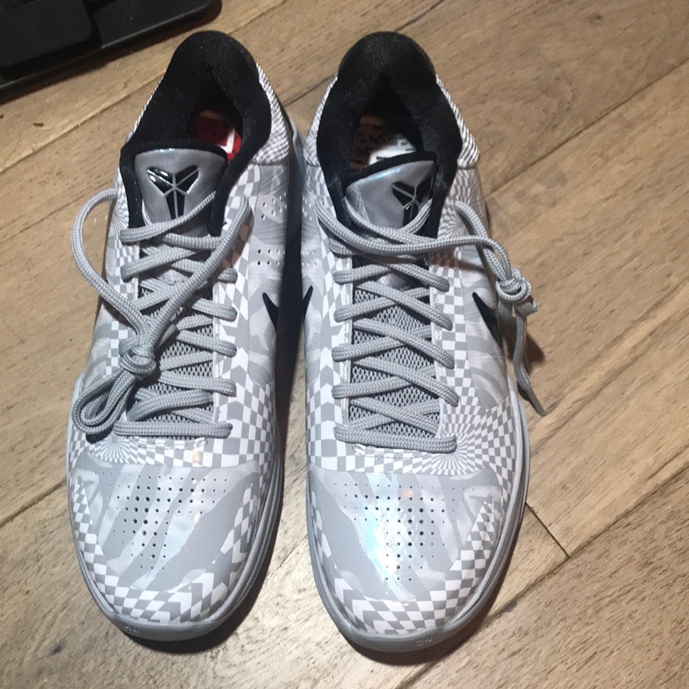 Kobe V Protros  Demar Zebras